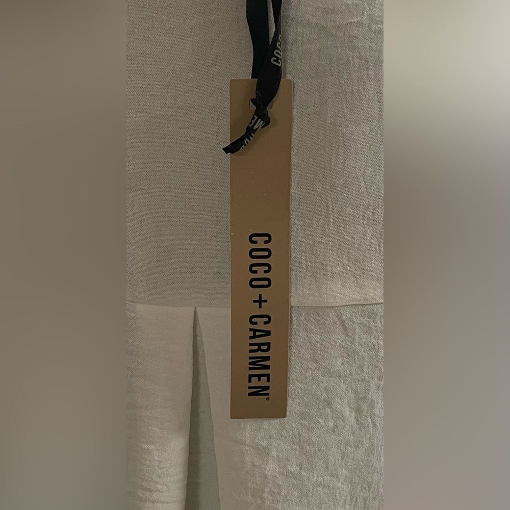 Coco + Carmen Savanna white, half button down, flutter sleeve size S/M - Picture 5 of 7